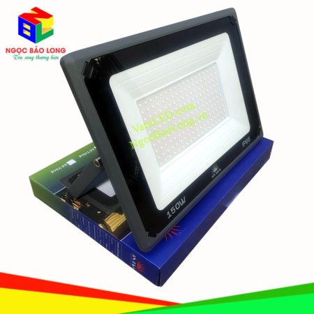 den-pha-chieu-sang-hang-an-tam