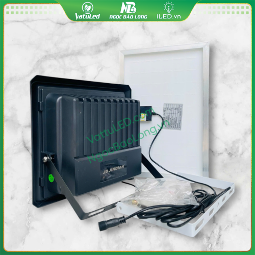 mặt sau đèn pha năng lượng mặt trời 100w JD-T100