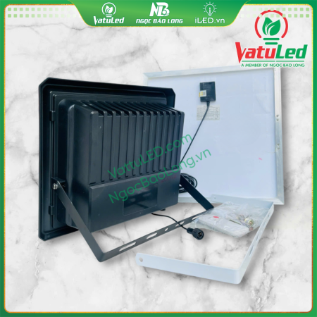 Mặt sau đèn pha NLMT JD-T200 200w jindian có phay rãnh tản nhiệt